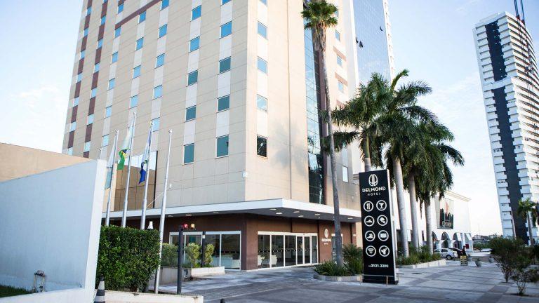 fachada frente hotel delmond 84